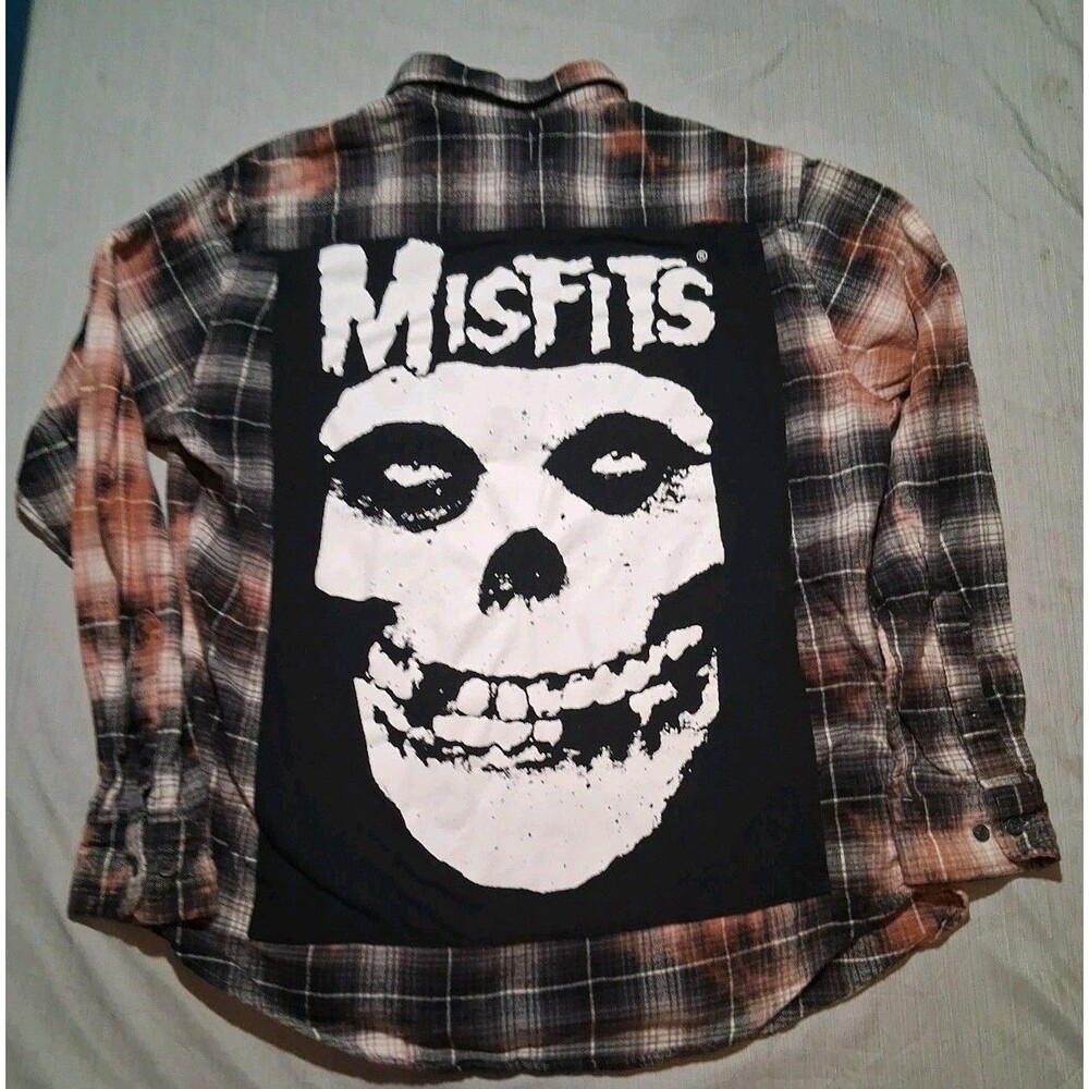 Misfits Skull Needle & Thread Plaid Flannel Shirt Mens Large Grunge Skater